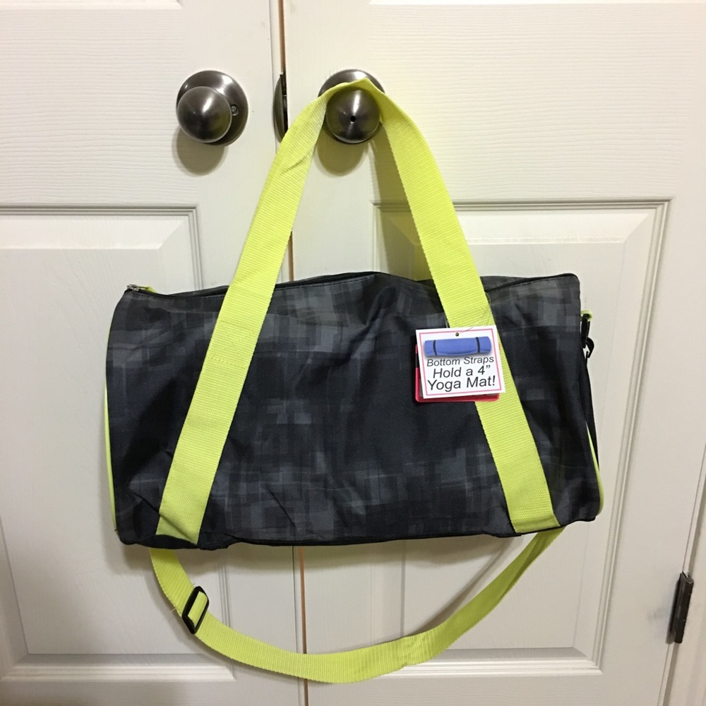 NWT Gym duffel bag w/ yoga mat holder